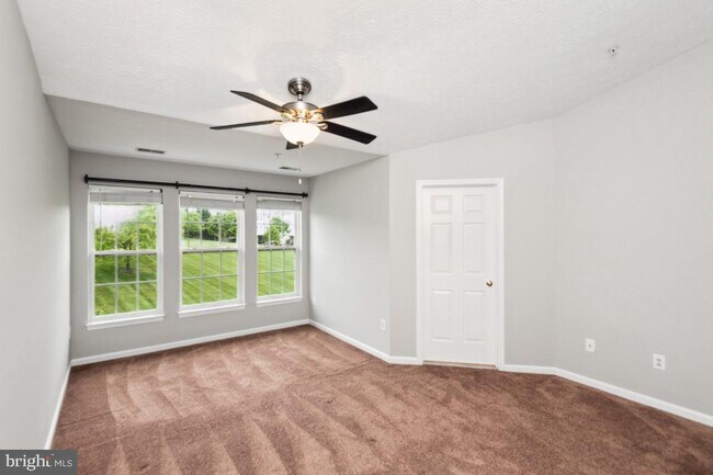 Building Photo - 1442 Pangbourne Way