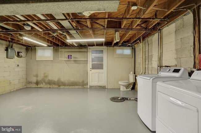 Building Photo - 32 Wilfred Ct
