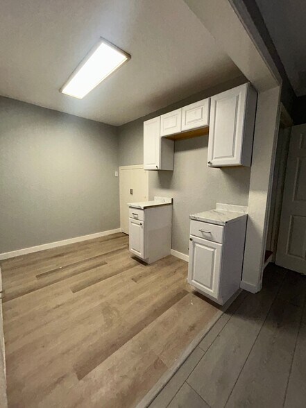 Building Photo - 314 W Clarendon Dr