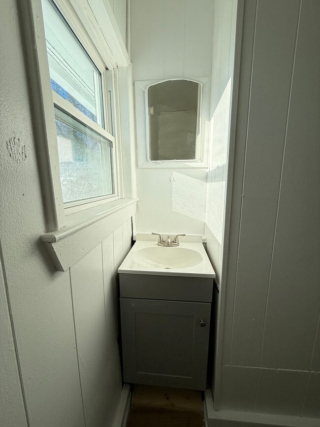 Building Photo - 658 Cooper St