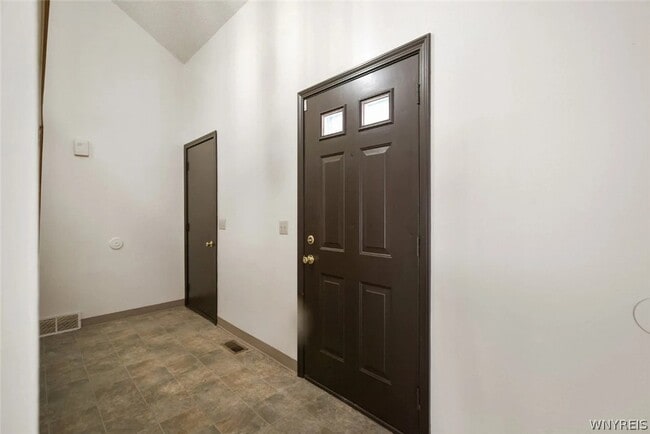 Building Photo - 383 S Ellicott Creek Rd