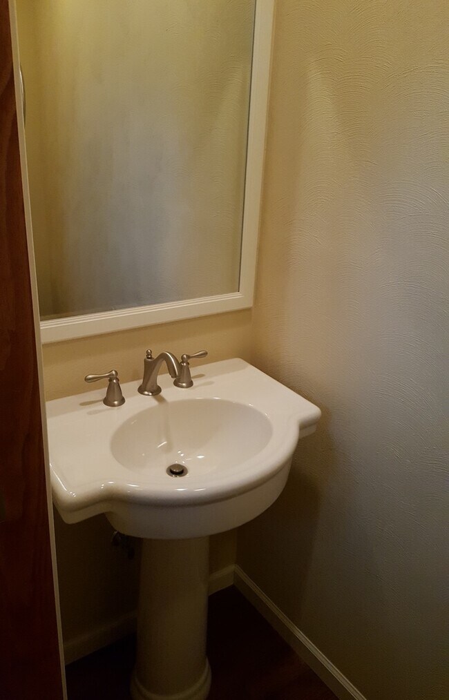 Building Photo - 17th and Grant - August 2026