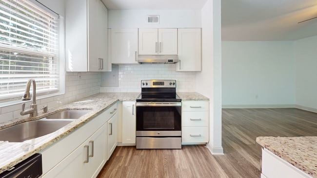 Building Photo - Bayshore Palms at Soho