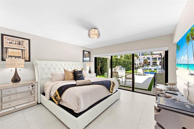 Building Photo - 207 Holiday Dr