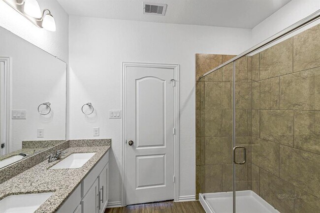 Building Photo - 31319 Whitfield Ct