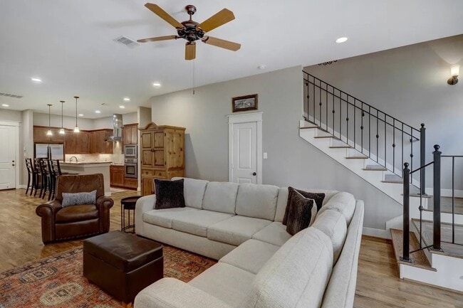 Building Photo - 4410 Dickson St