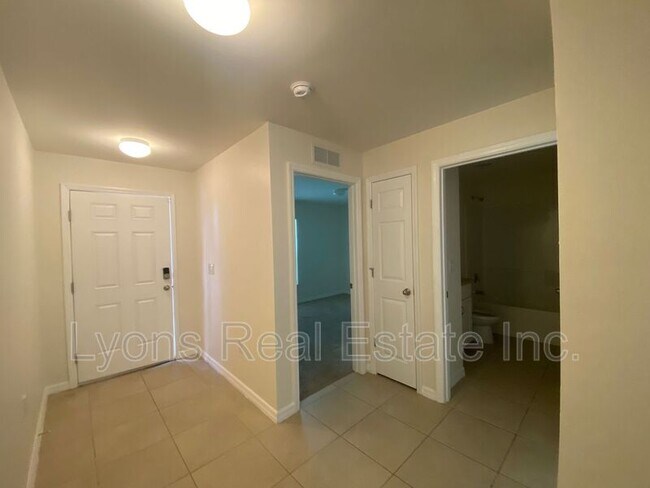 Building Photo - 5521 Gillot Blvd