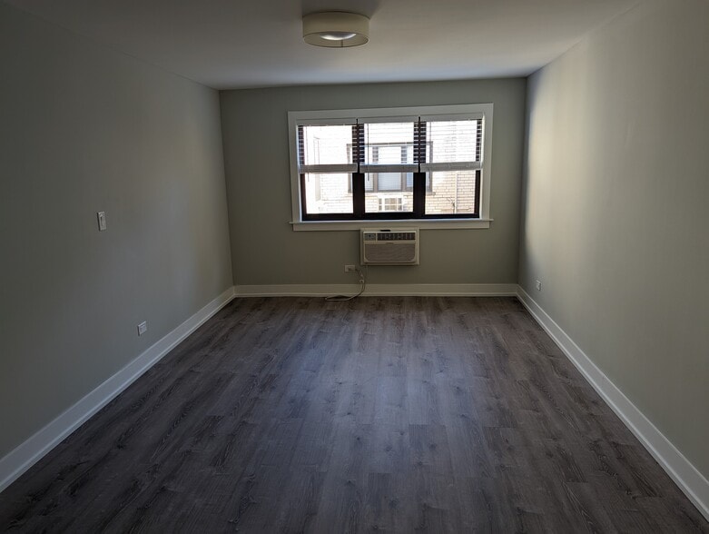 Building Photo - 503 W Barry Ave