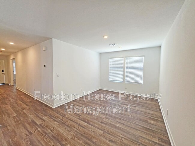 Building Photo - 660 Huyana Wind Dr
