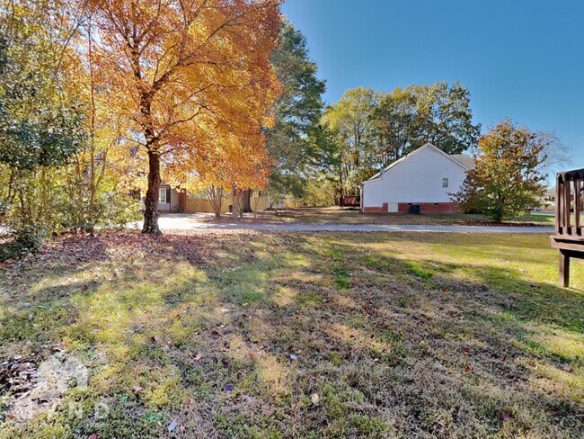 Building Photo - 1213 Shakentown St