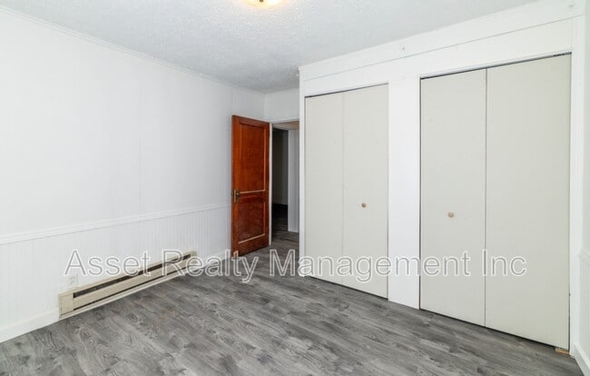 Building Photo - 5501 Lake Shore Dr