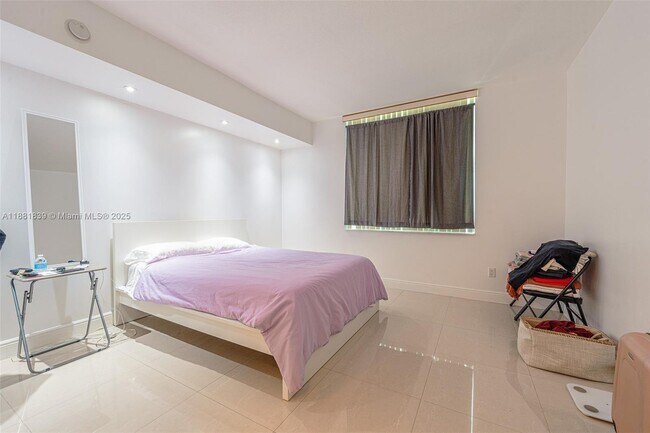 Building Photo - 335 S Biscayne Blvd