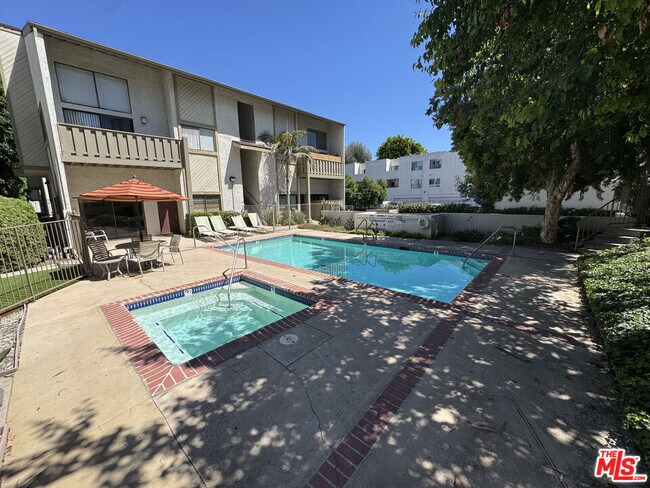 Building Photo - 18433 Hatteras St