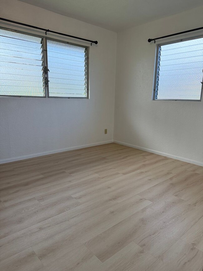 Building Photo - Partially Renovated 3BR/1.5BA Home in Hilo!