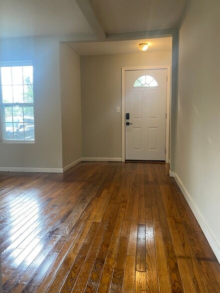 Building Photo - 714 S 31st St