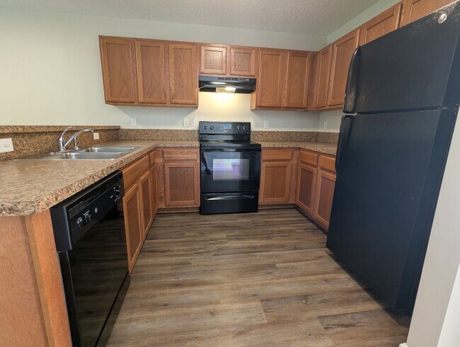 Building Photo - GREAT 3/2 Duplex READY FOR IMMEDIATE MOVE-...