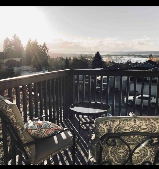 deck - 6904 54th Pl NE