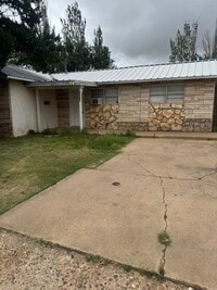 Building Photo - Large 2bedrooms 1bathroom bills separated ...
