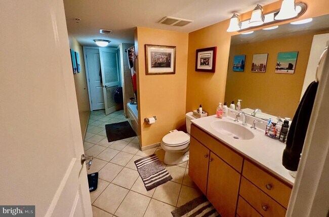 Building Photo - 1117 10th St NW