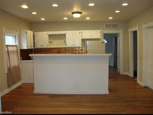Building Photo - 4 br, 4 bath House - 308 North Linn Street...