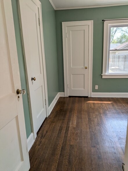 Building Photo - 1021 E 76th St