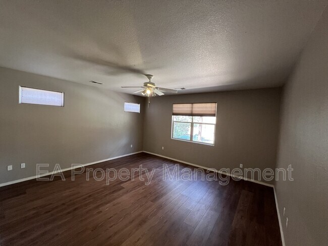 Building Photo - 1013 Toscana Dr SE