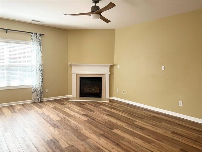 Building Photo - 3884 Heritage Crest Pkwy