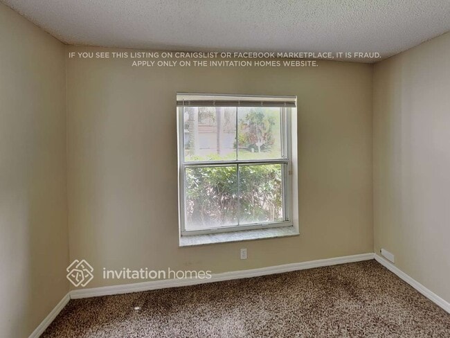 Building Photo - 4929 SW 33rd Ave