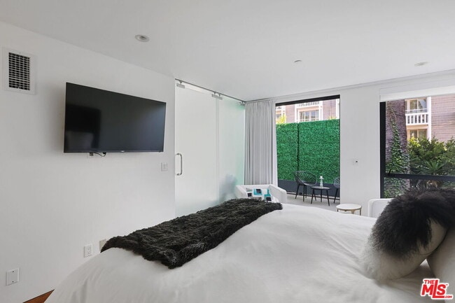 Building Photo - 7 Vicente Ter