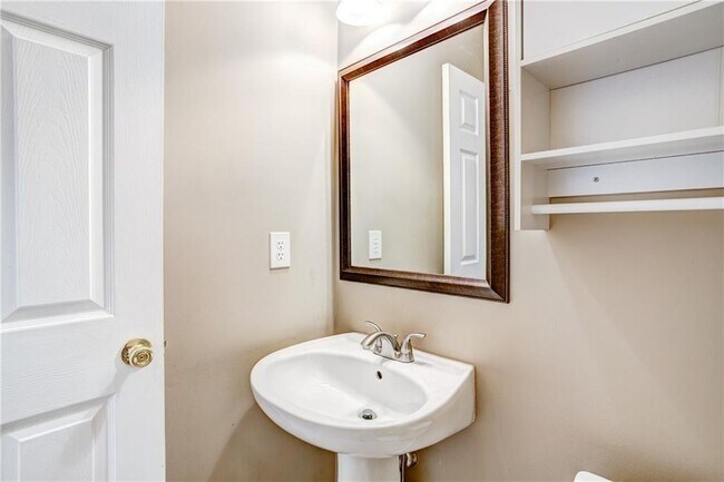 Building Photo - 709 Bedford Ct