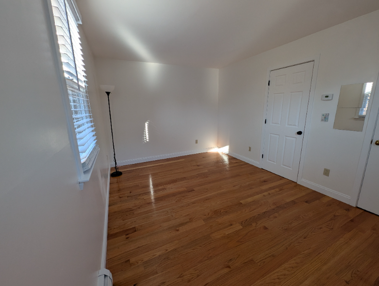 Building Photo - 48 Rockvale Cir