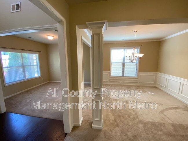 Building Photo - 5060 Glencliff Dr
