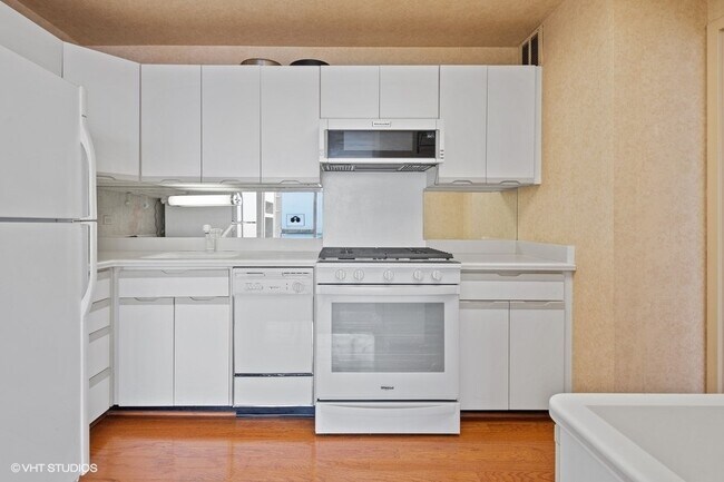 Building Photo - 2800 N Lake Shore Dr