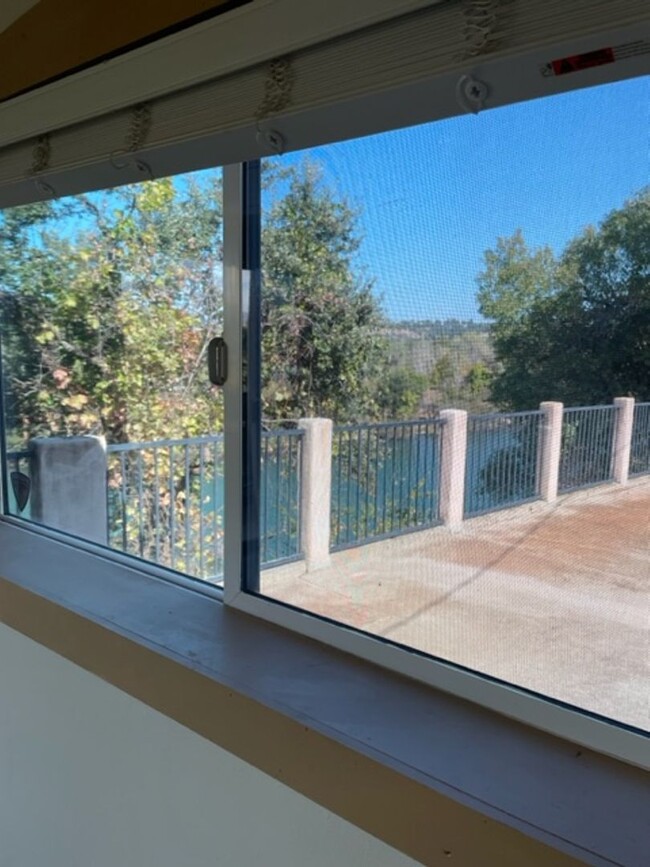 Building Photo - Breathtaking views of Sacramento River!