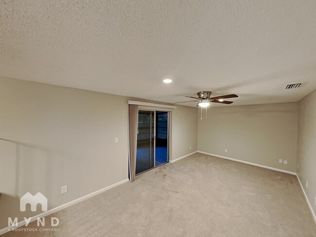 Building Photo - 632 Ephrata Dr
