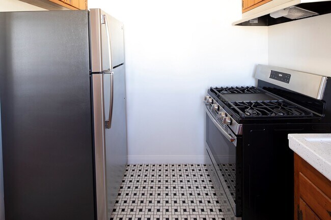 Building Photo - Spacious 2BR/1.5Bath Near North Park with ...