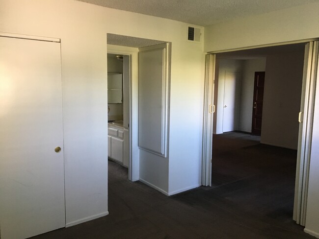 Building Photo - 2 Bedroom Condo in Diamond Bar