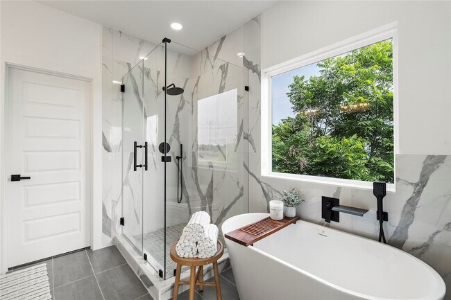 Building Photo - 4108 Cortlandt St