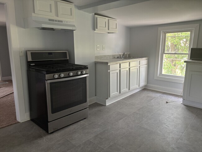 Building Photo - 1204 Parkamo Ave