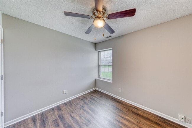 Building Photo - 2715 E 28th St