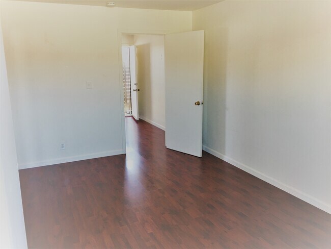 Building Photo - 928 Adams St