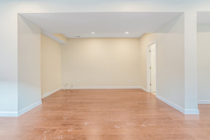 Building Photo - 4019 N Tripp Ave