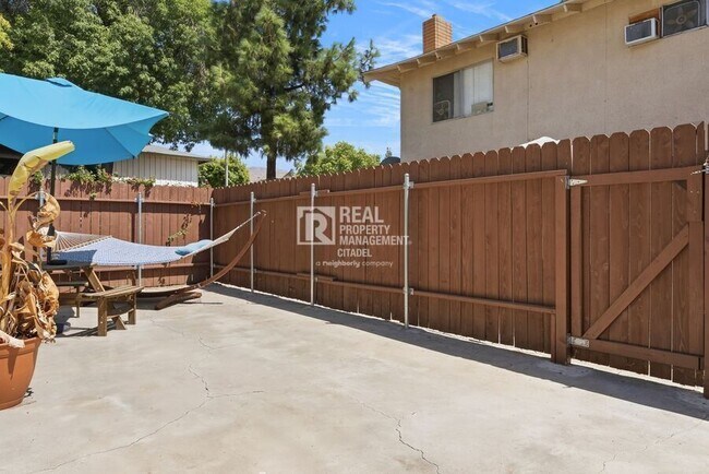 Building Photo - 3009 Canyon Crest Dr