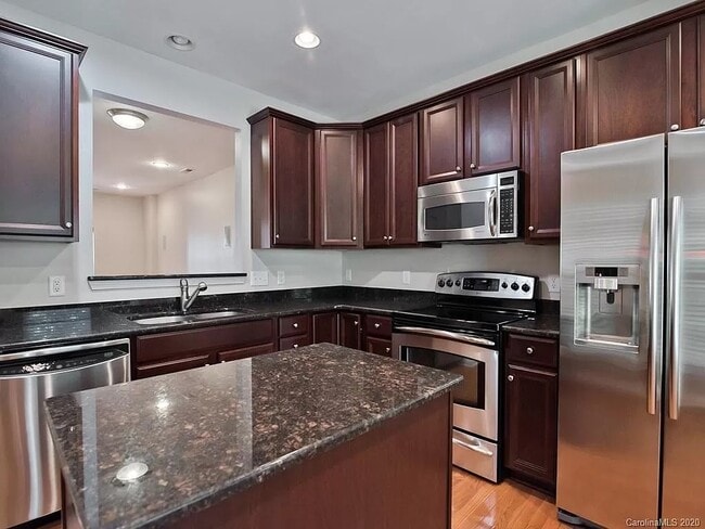 Building Photo - 660 Penn St