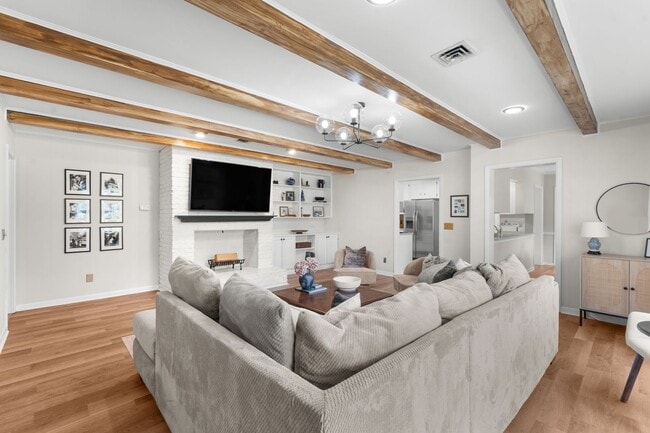 Building Photo - 106 Benson Dr