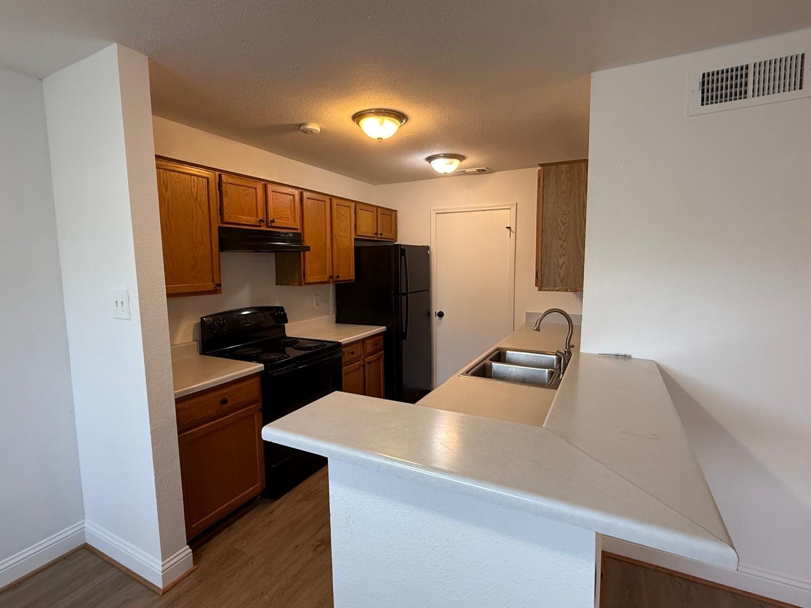 Building Photo - 8243 Creekbend Dr