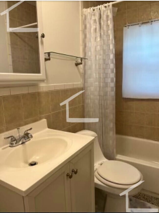 Building Photo - Spacious two bedroom in Brighton for Septe...
