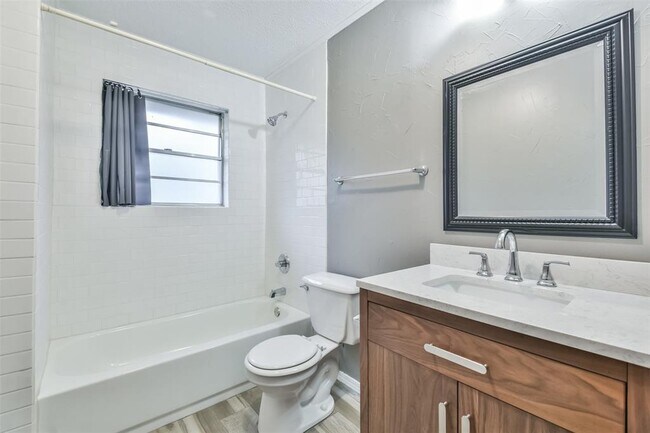 Building Photo - 23807 Red Oak Dr