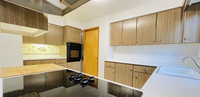 Building Photo - 1491 E Maiden St