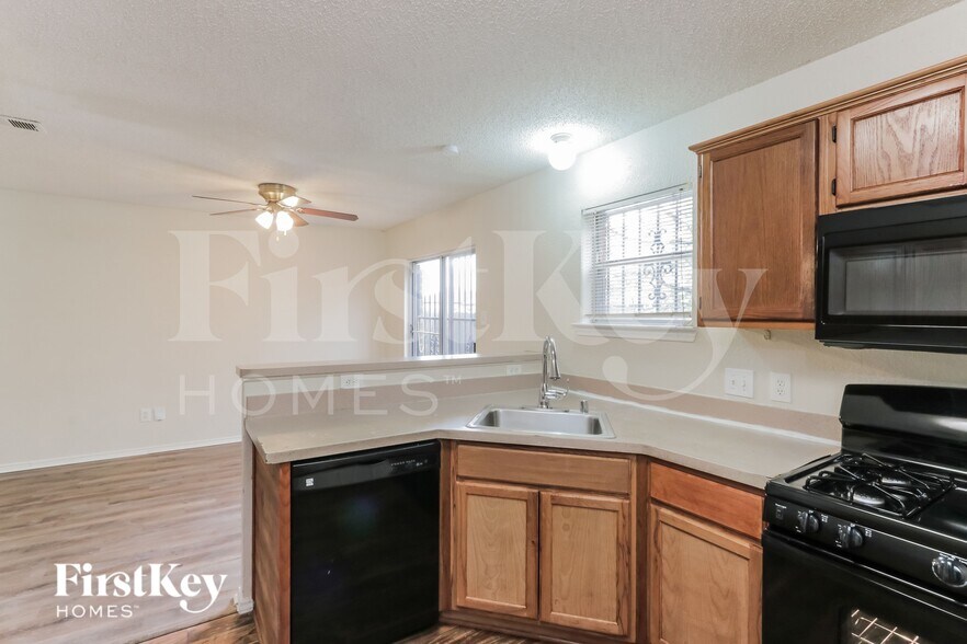 Building Photo - 10219 Glen Vista Dr